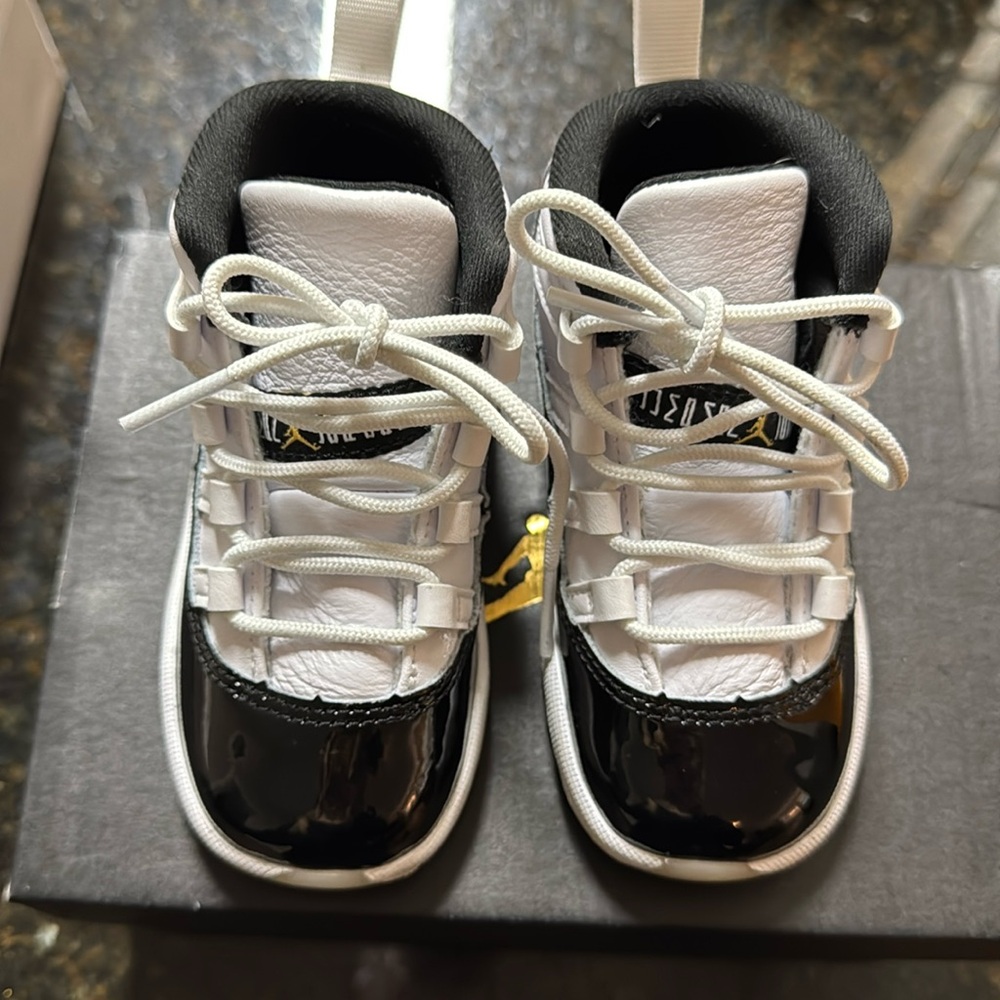 Jordan retro 11s